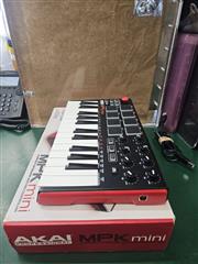 Akai Professional MPK Mini Play MK3 Portable 25-Key Keyboard